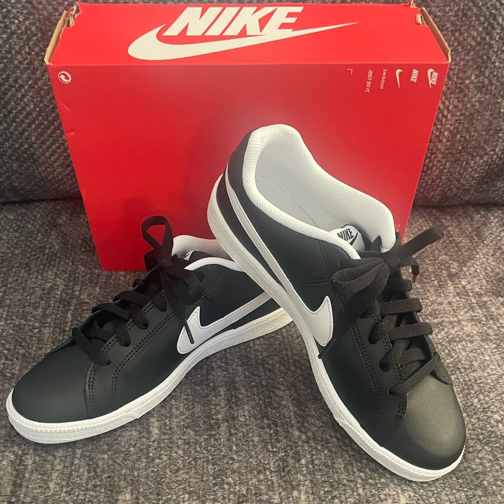 Nike Court Royale Men's Black and White Low-Top Sneakers sz 7